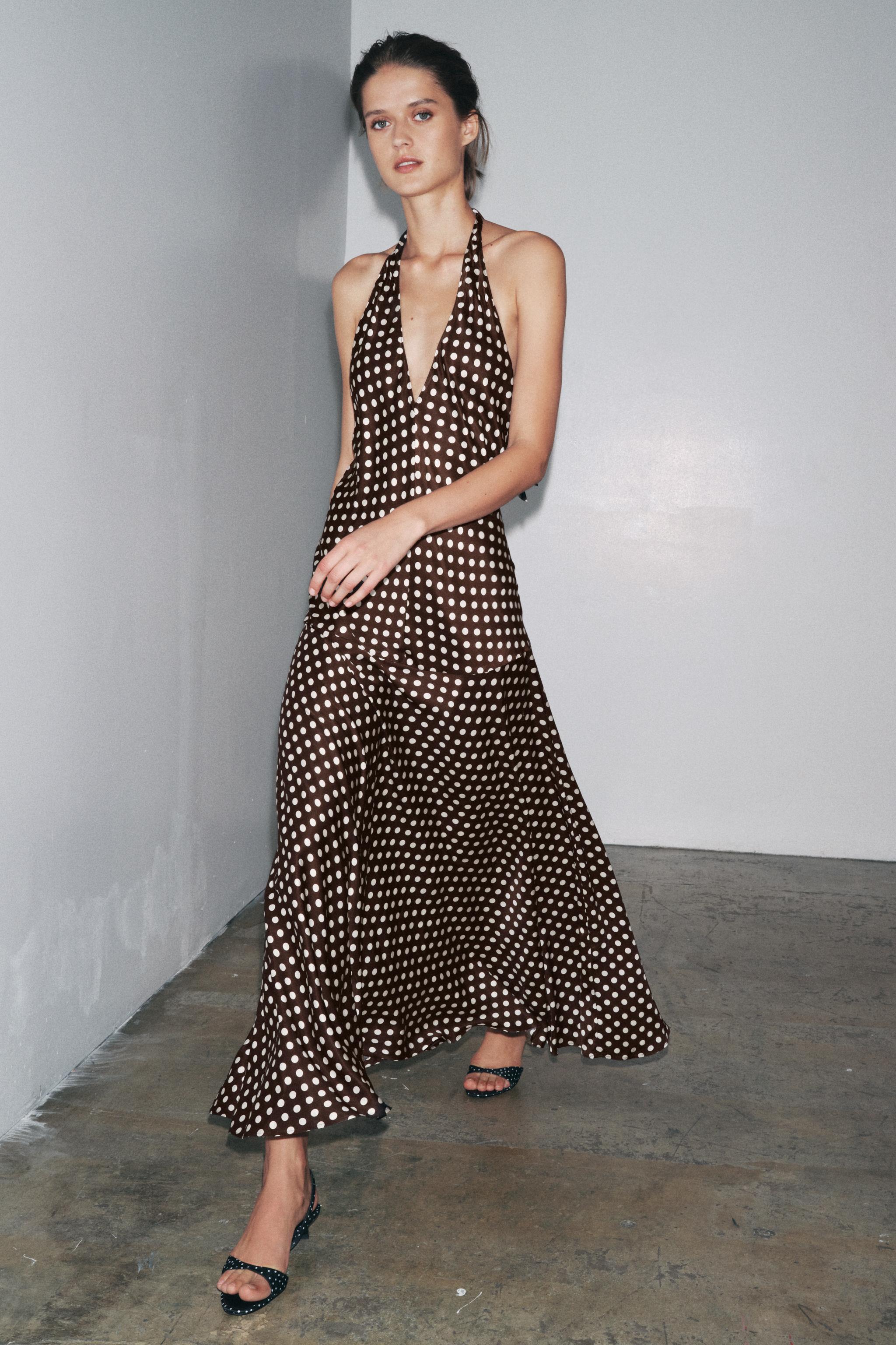 brown polka dot dress zara #fashion #stylist #london #ootd Draped side waist detail. Zara polkadot dress M (8-10)